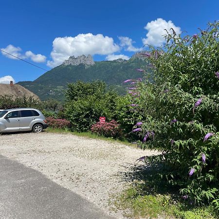 Rare 2 Bedroom With Private Beach On Lake Annecy Дуссар Экстерьер фото